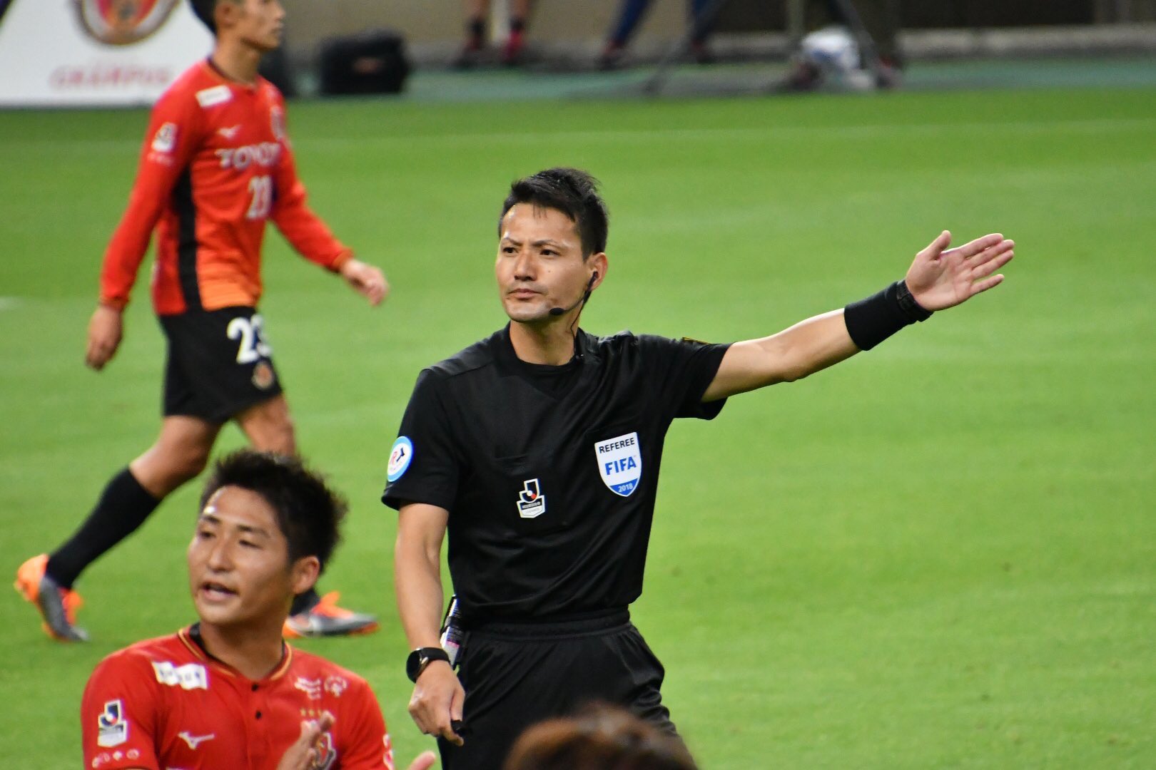 サッカー 審判員 佐藤隆治 Satoわryuji 主審 日本 出身の国際審判員 今年 ロシアw杯の選出に引き続き Uaeクラブw杯にも選出した ロシアw杯では 主審を務めれなかったため残念な結果だった Uaeクラブw杯担当審判員 04 1級登録