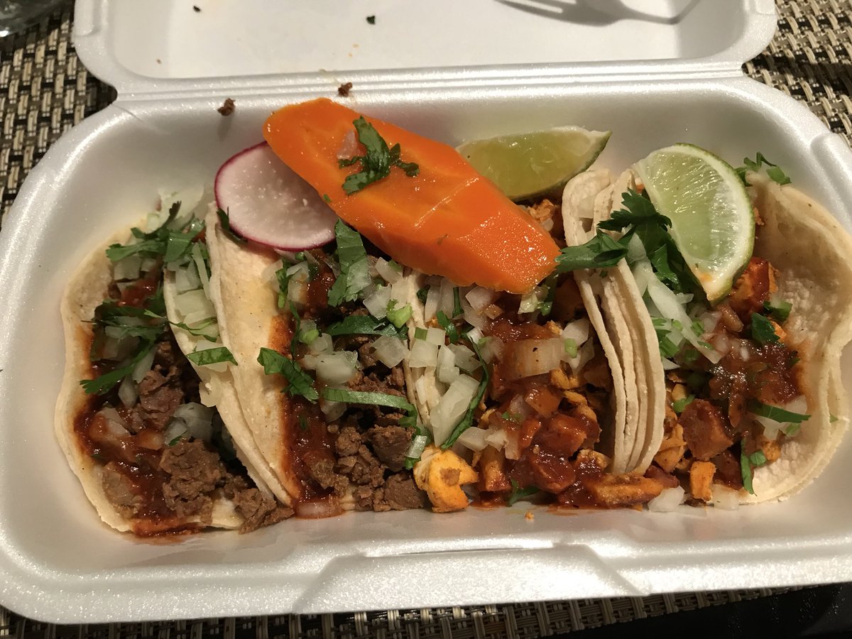 veronicamerrell's tweet image. Finally got my tacos 😍