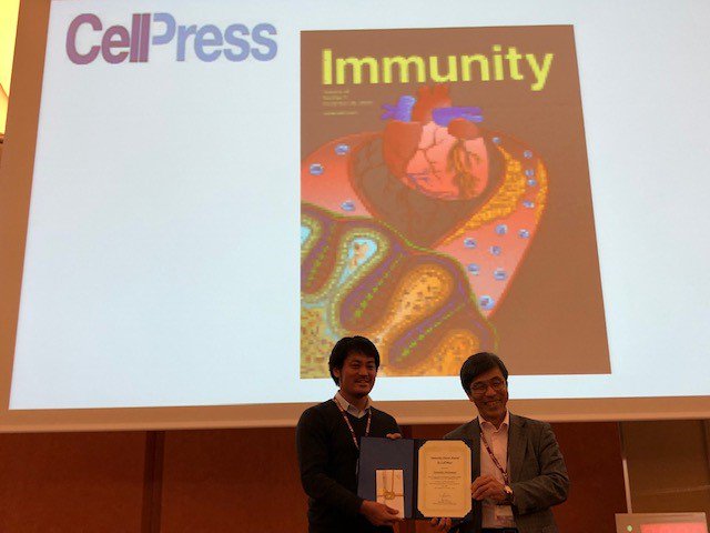 TrendsImmuno's tweet photo. @ImmunityCP provided two awards to researchers for their outstanding presentations at the #ILC2018 conference Dec 1st! Shown are award recipients Christoph Wilhelm @UniBonn and Yasutaka Motomura @RIKEN_IMS, awarded by Shigeo Koyasu, meeting co-organizer. https://t.co/YOch6OkB65