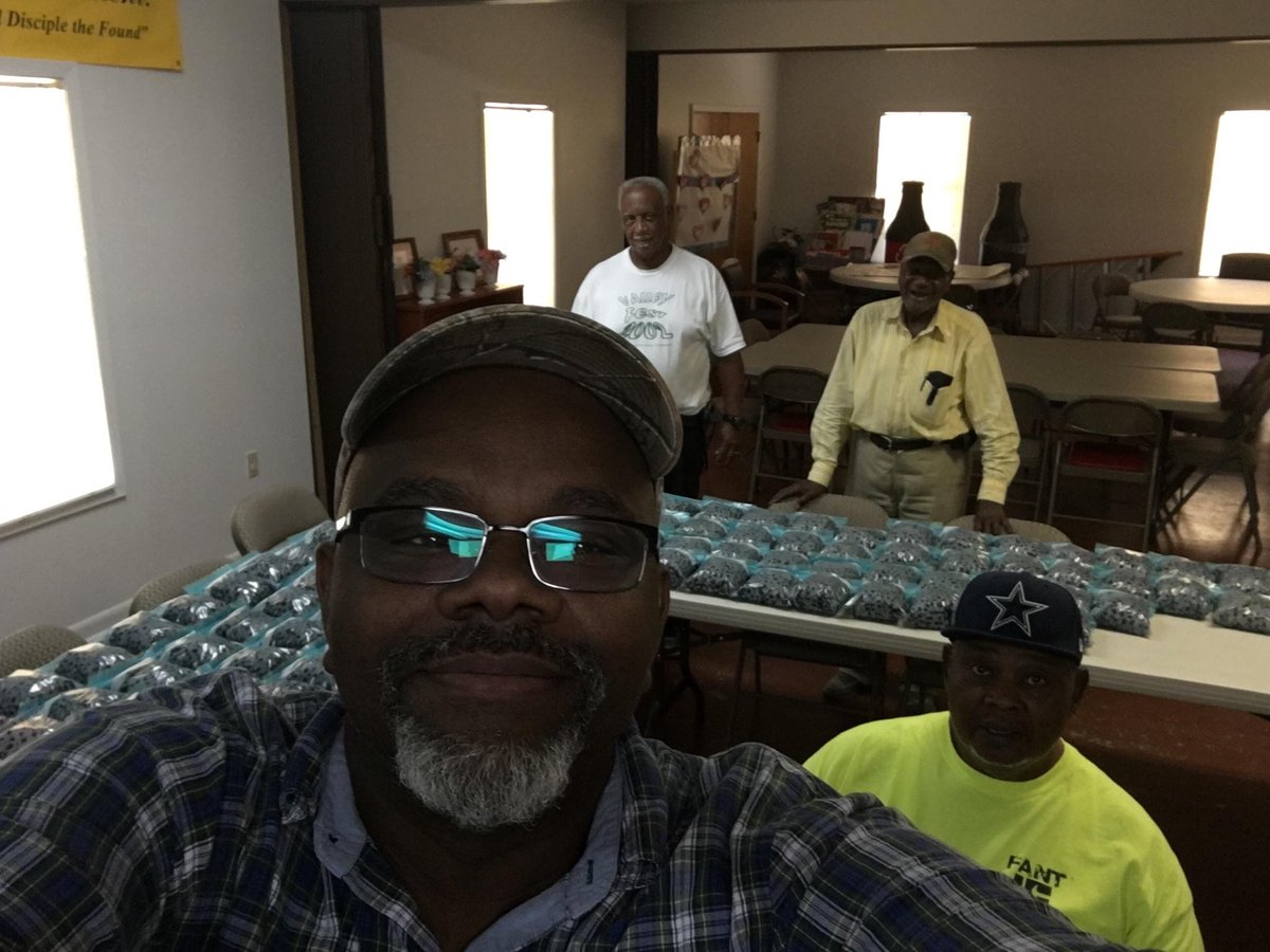 SosaMississippi's tweet photo. #wrappingup2018 is making me tired!!! Cannot believe we have given away so much food in a single year. It's all due to our wonderful friends, families, and volunteers. They are out almost everyday working hard and showing their neighbors some love. #endhunger #hardwork #volunteer https://t.co/JOlTRclMeR