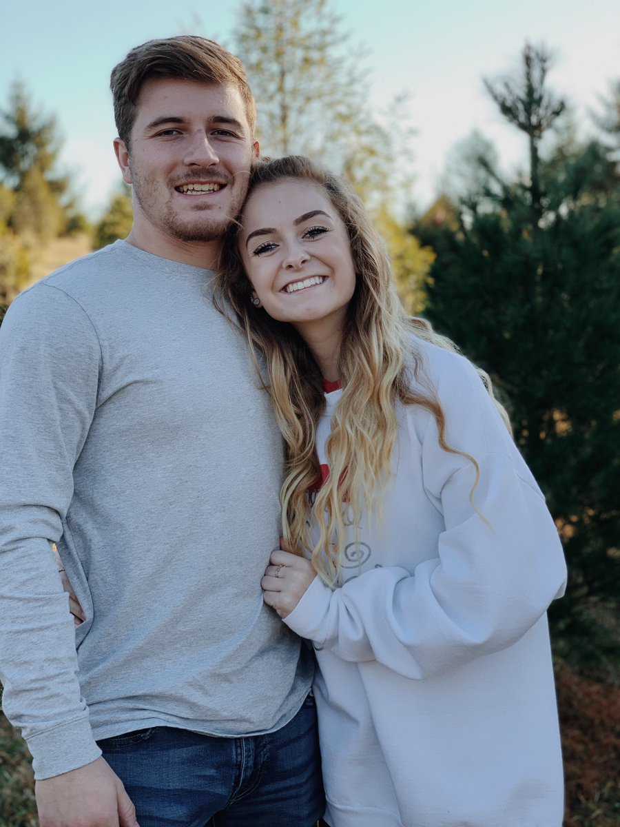 _kenzzz's tweet photo. tree shopping was a success ❤️ https://t.co/AyCA2H65nY