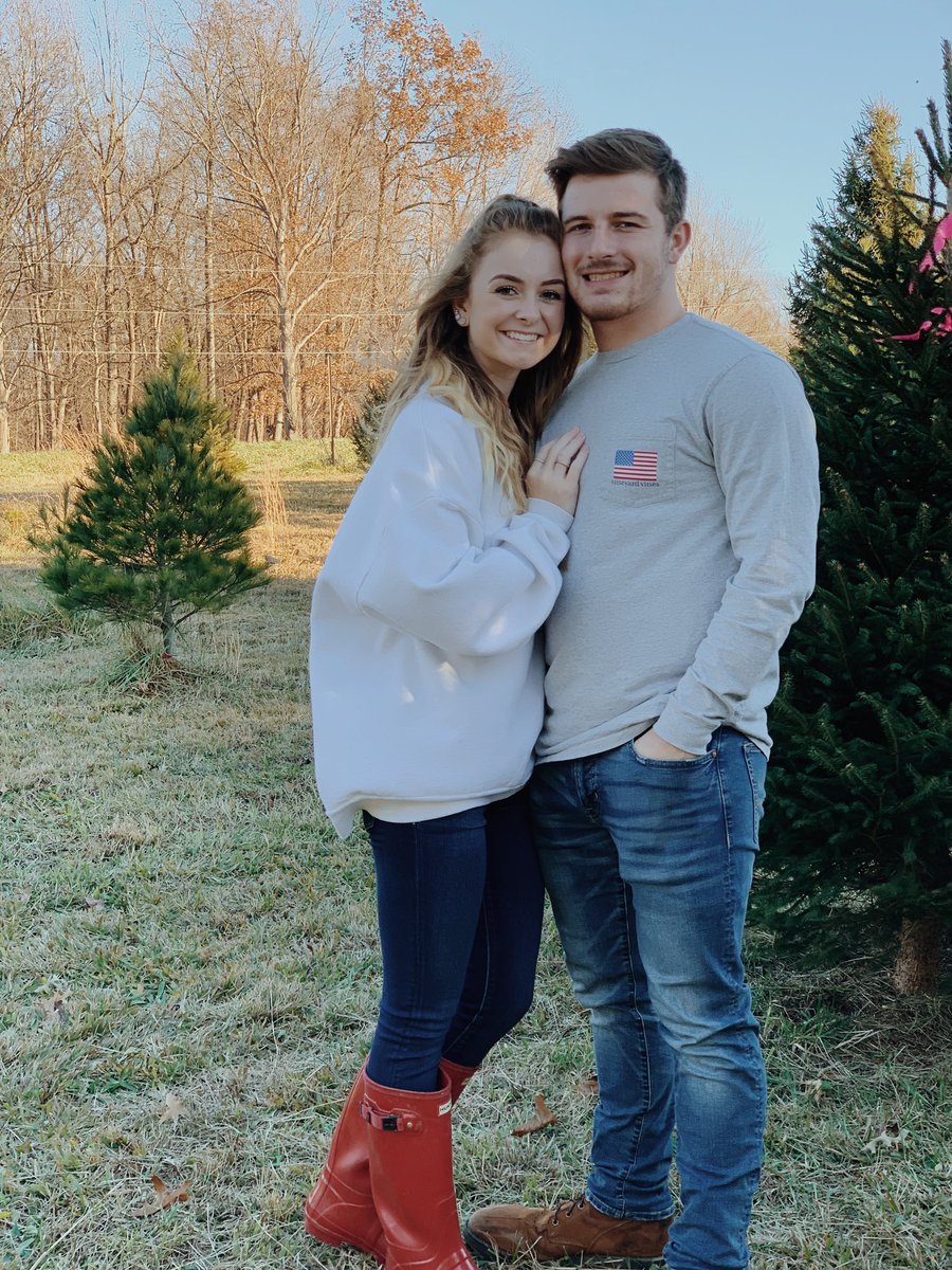 _kenzzz's tweet photo. tree shopping was a success ❤️ https://t.co/AyCA2H65nY