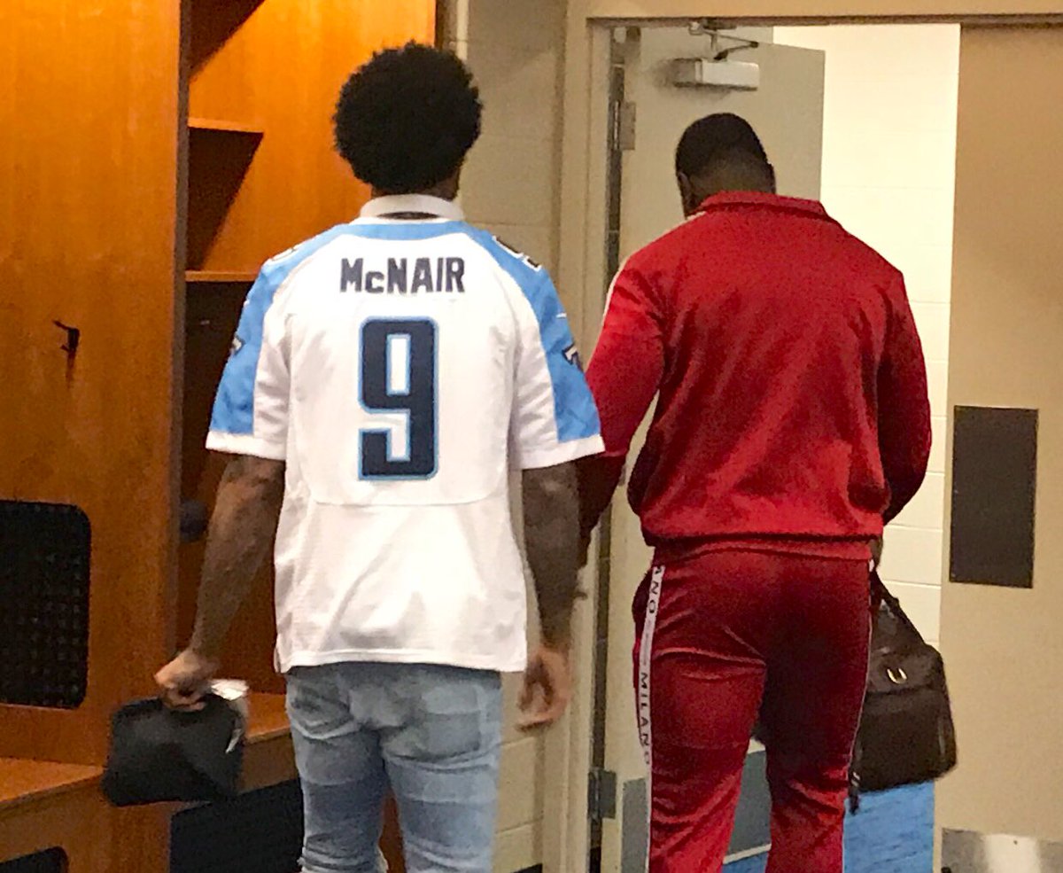jwyattsports's tweet photo. On @Titans Homecoming weekend, @Show19ine rocks Steve McNair’s No.9. https://t.co/pOkp686U2t