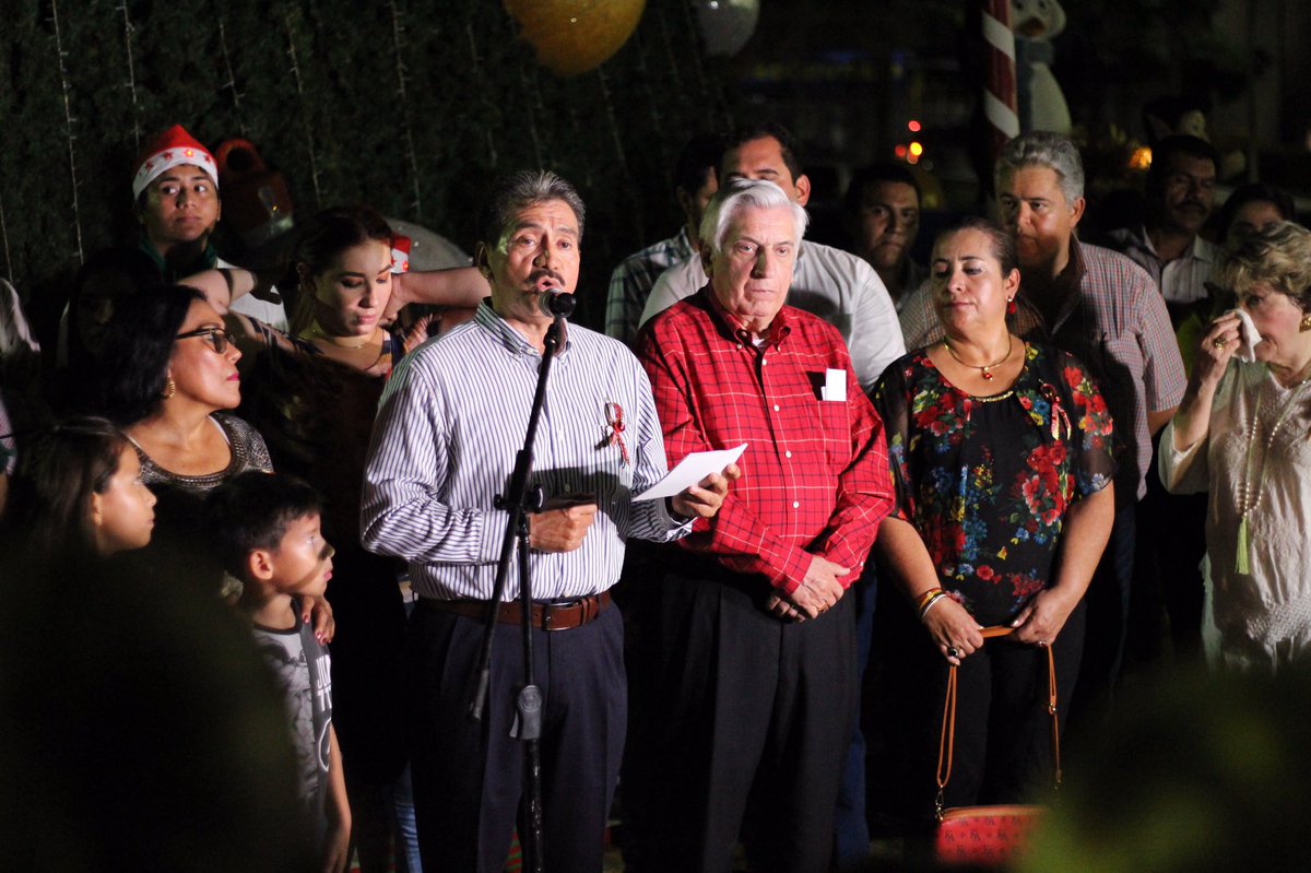 FernandCortazar's tweet photo. Inicia el Paseo Navideño de @OficialCentro con presencia de @EvaristoHdzCruz @nunezarturo https://t.co/X7McFw34dW