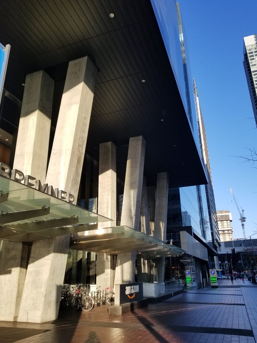 Love this view/ perspective!  #ArchitecturalConcrete at 120 Bremner by #Structform & in the distance ~ #CIBC Square by @EllisDon and Stuctform! #Smallworld! #Construction #Apprentsiceship @the_ccat #concreteforming @CIBCSQUARE @IC_Comms