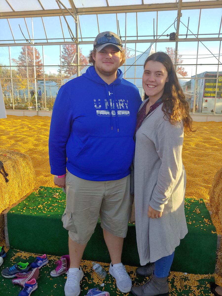 kaylaballoon's tweet photo. Watching #GARTHatND with my greatest unanswered prayer. Over 3 years after my prayers went unanswered, I'm getting ready to marry the man of my dreams! ❤️🙏🏻 @garthbrooks https://t.co/IKD8lm4OTV
