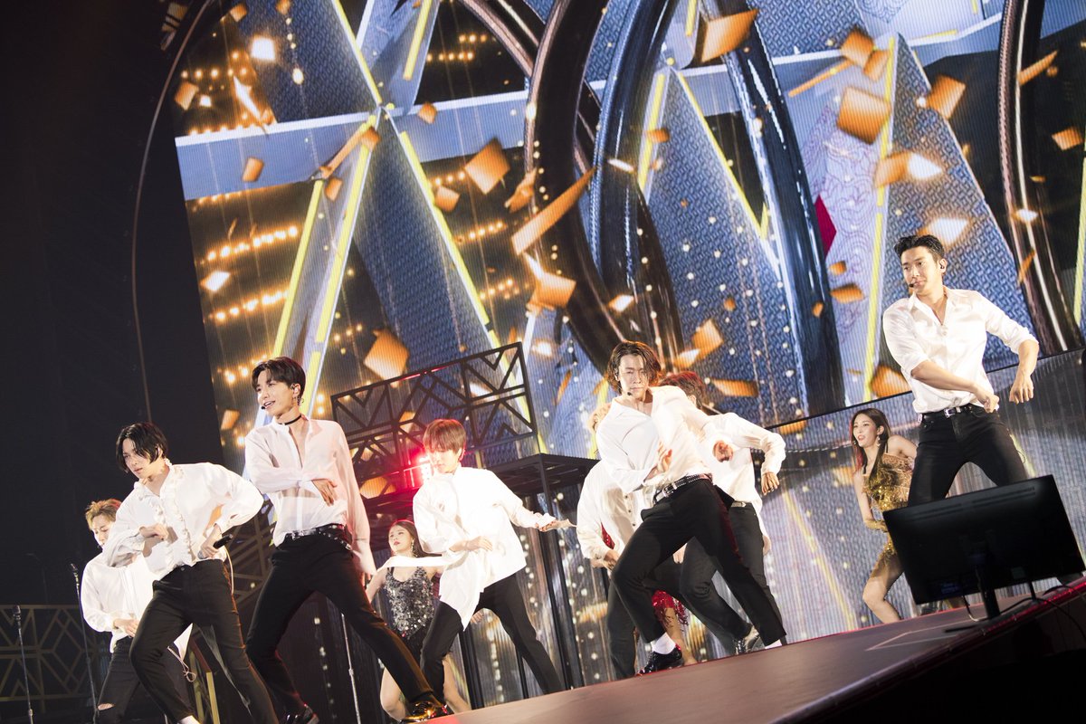SJofficial's tweet photo. 📰 #슈퍼주니어 '#슈퍼쇼', 누적관객수 200만 돌파 '10년 글로벌♥'
https://t.co/rlijYiOHHz

#SUPERJUNIOR #SUPERSHOW #LabelSJ https://t.co/oXyWtaWdEU