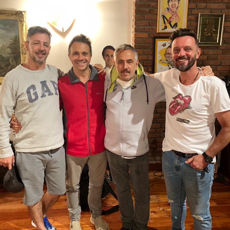 Cenando con el gran <a href="/alelernerok/">Alejandro Lerner</a> 
Un lujito que nos damos...
#BuenDomingo #amigos <a href="/javierlbenitez/">Javier Benitez</a> <a href="/sergiolapegue/">Sergio Lapegüe</a> <a href="/HernanPalazzo/">hernan palazzo</a>