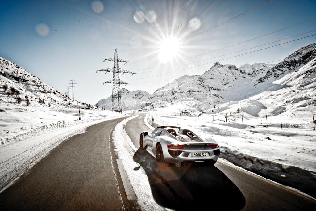 CurvesMagazin's tweet photo. Porsche 918 Spyder on ICE! ❄️☃️ https://t.co/UP4eRhl9sw