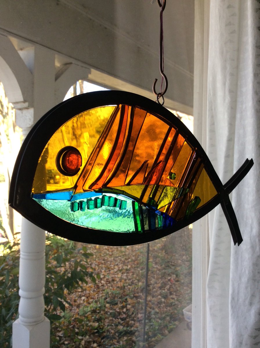 AndersonArtwork's tweet photo. #fish #fishing #fishdecor #stainedglassfish #suncatcher #oneofakind #Windows #glassart #handmade #giftsforhim https://t.co/uw4Ub37HAi
