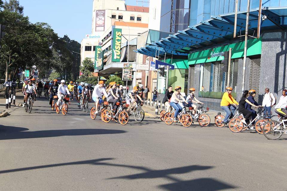 Afri_shere's tweet photo. RT @JohnBassanio
The only option for us today Embracing bikes for a cleaner cirry. bye bye Mararus #BeatPollution #LetsMobike https://t.co/QD7IIF1MjW