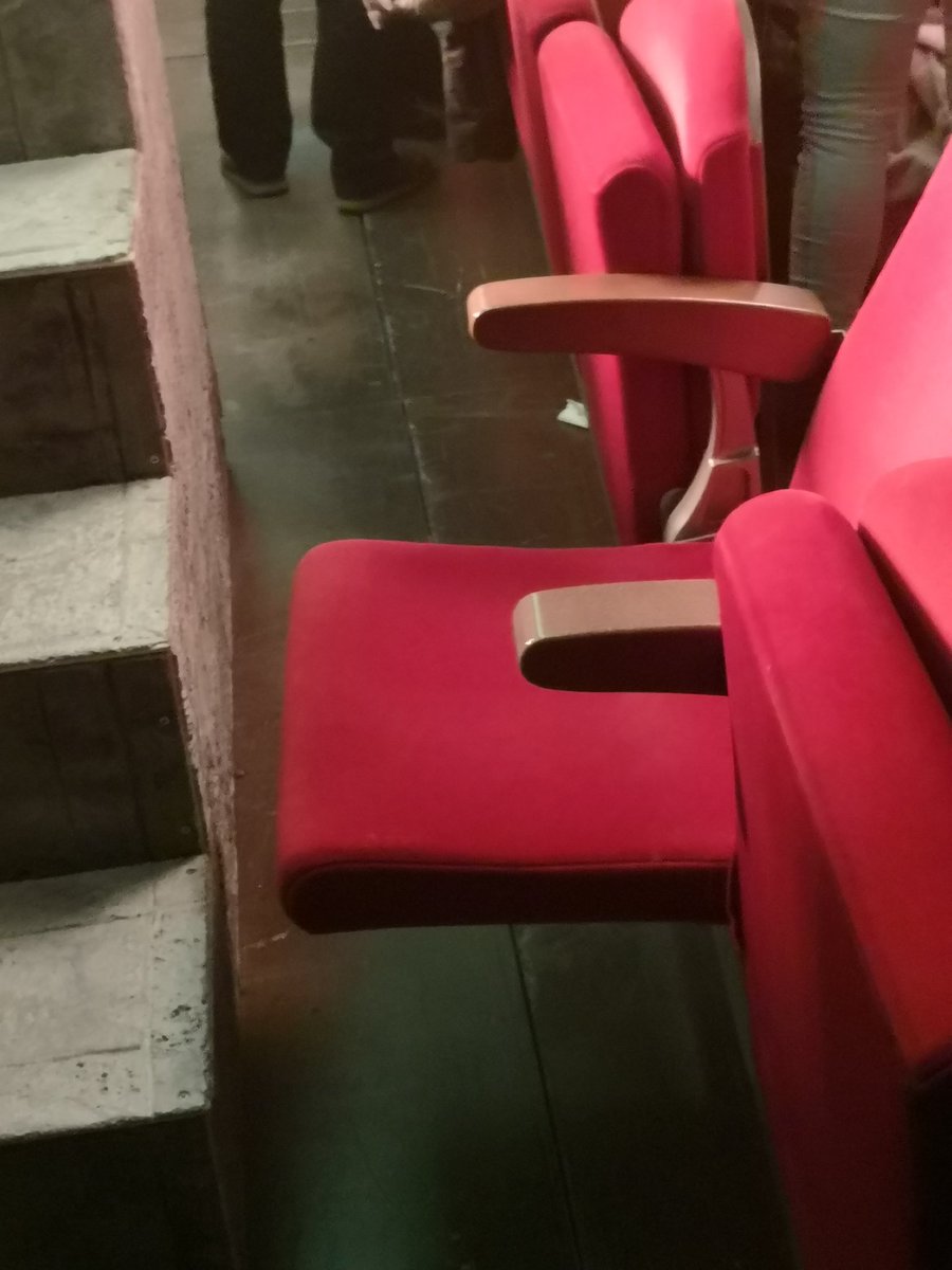 ofanon's tweet image. #ElJovencitoFrankenstein una pena que no aviseis que no existen las filas 1 y 2, y que ni un niño entra en algunos asientos...