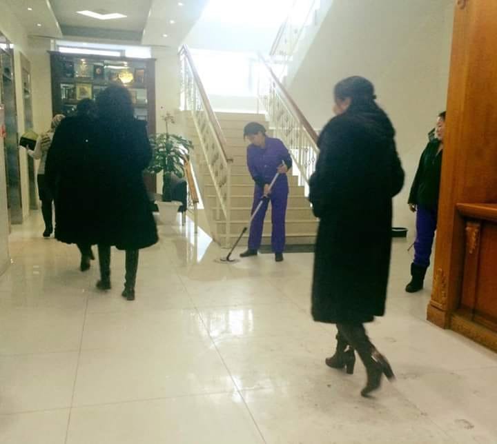 Татварын байцаагчдын нормын хувцас нь ''Булган шуб''  юм боловуу?!
Тэд чанга чанга дуутай, өөртөө итгэлтэй, бараг бүгд булган шуб өмссөн хүмүүс байх юм...