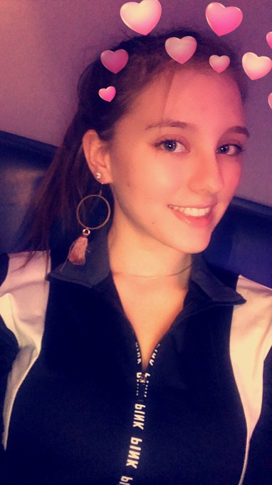 Having a good night 💋 #nomakeup https://t.co/bwA9GsArvR<a href="/tag/nomakeup"class="tags">#nomakeup</a>