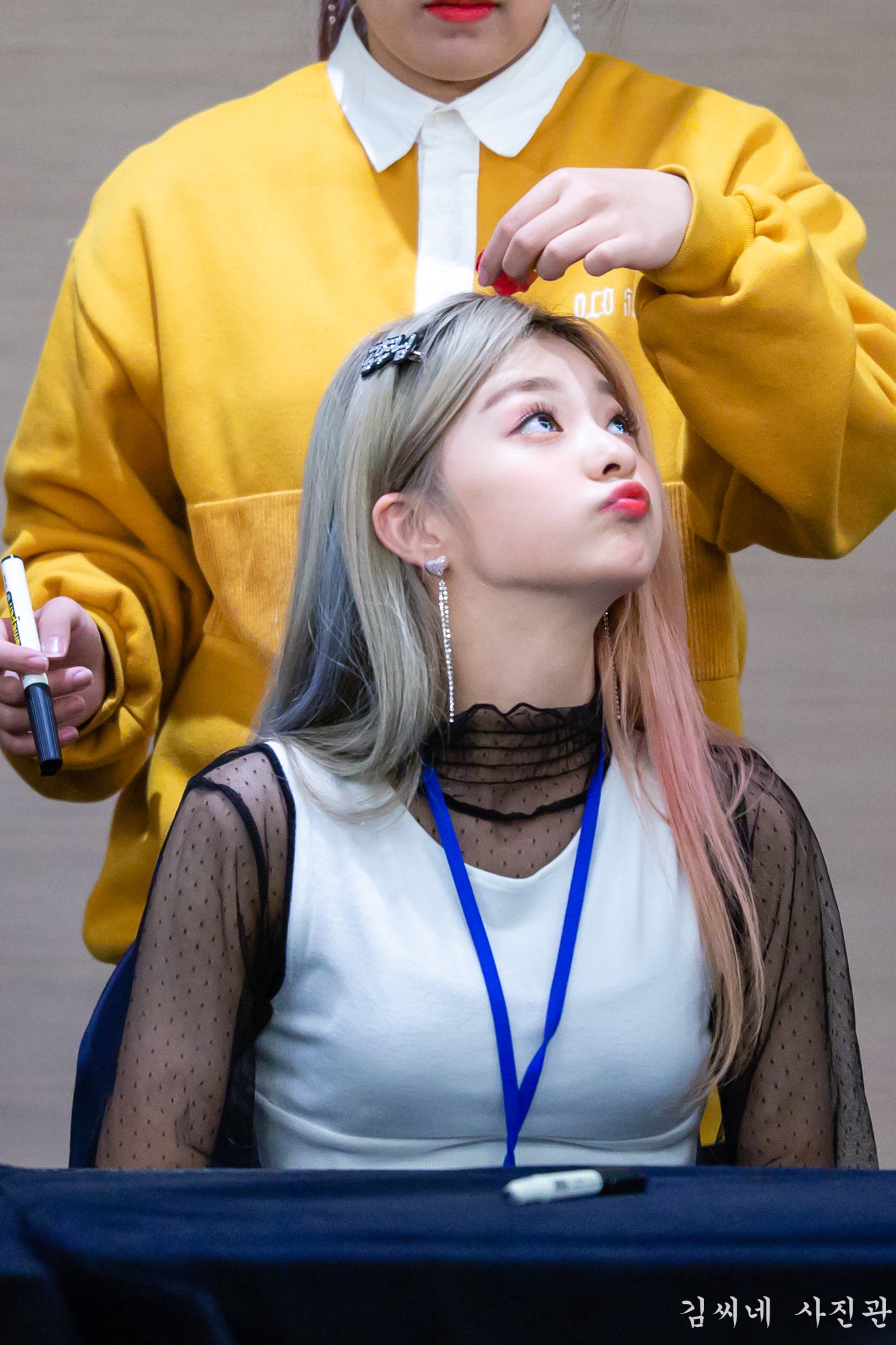 DtdehelVAAA2S1R.jpg:large