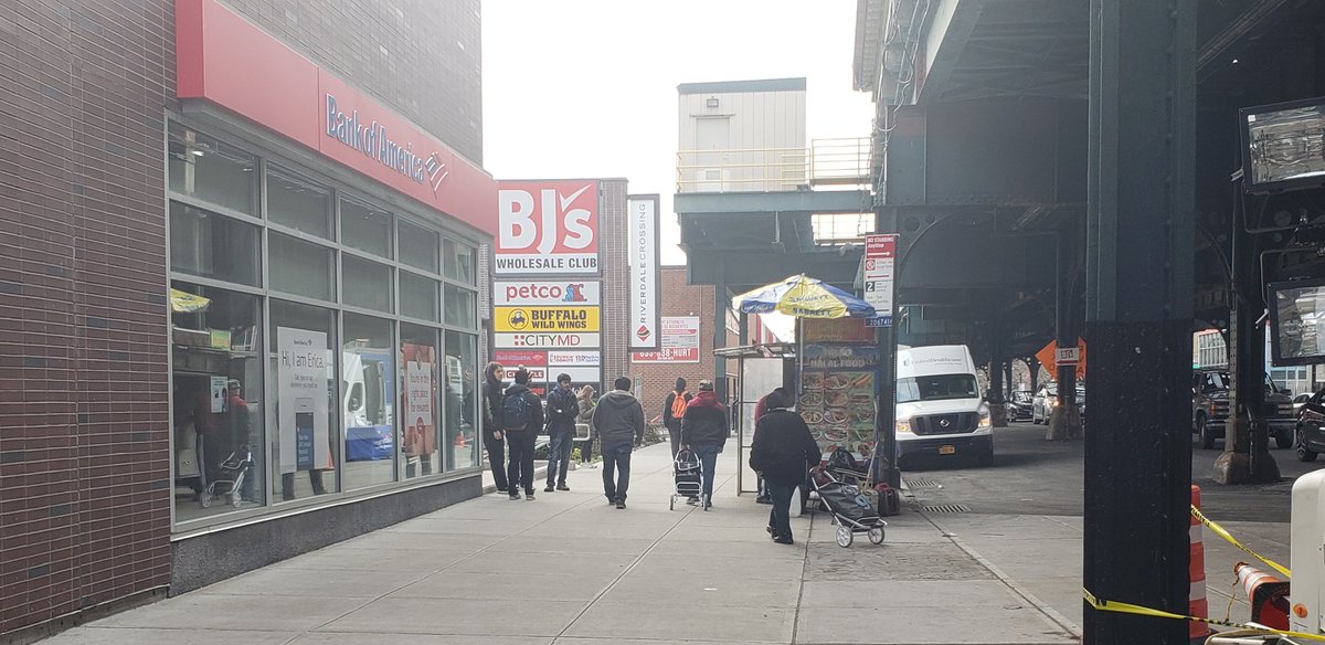 OnBlast19's tweet image. Whose grading these food trucks?! I notified the owner of it's unsanitary implements and two weeks later I revisited the site. Here are my findings: #dirtyfoodcarts #gradeF  #healthhazard #foodpoison #238thBroadway @HHSGov @HealthNYGov @fox5ny @nyc311 @PIX11News @News12BX