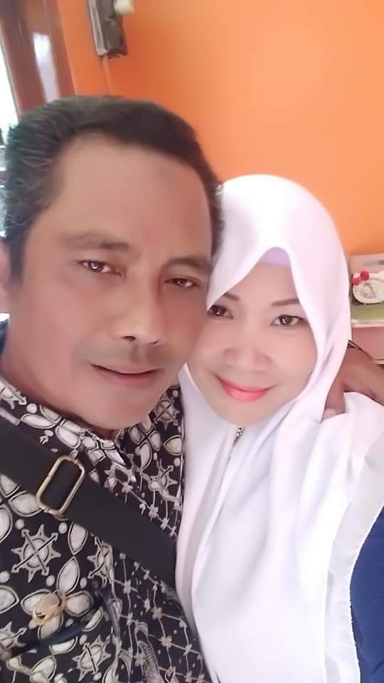 RizalVcs's tweet photo. Mana yg lebih cakep aku apa teman ffm ku https://t.co/Dr33G06kOu