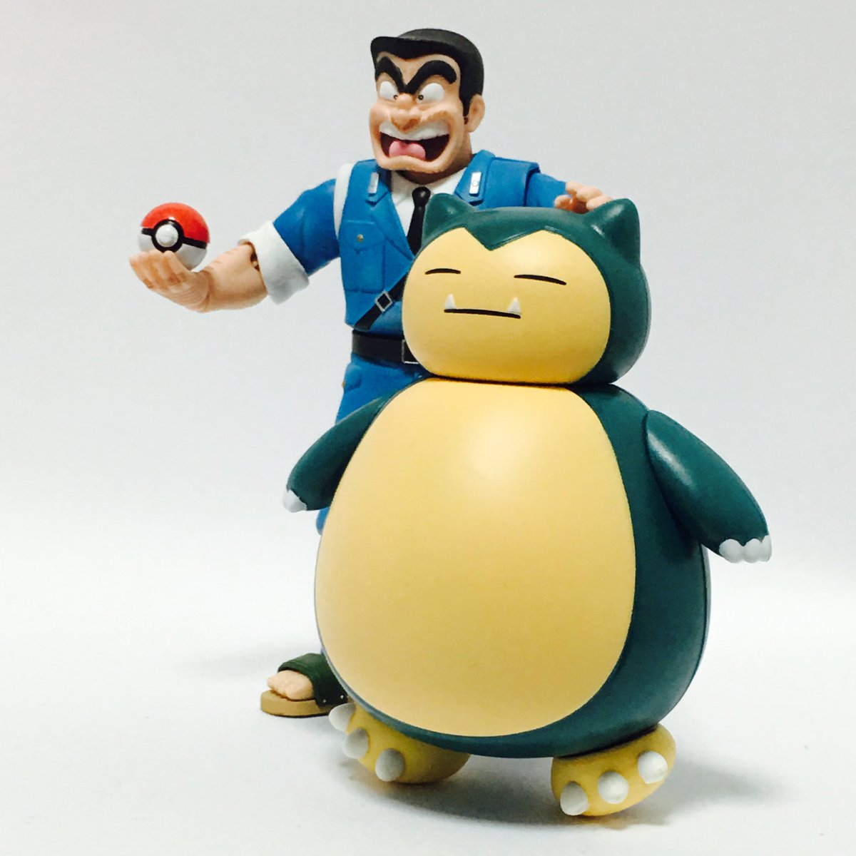 百円のうま タカラトミーアーツのガチャポケマシン サン ムーン３を買いました 付属のモンスターボールを１ 12サイズのフィギュアに使うと どんなキャラクターでもポケモントレーナーっぽくなるね