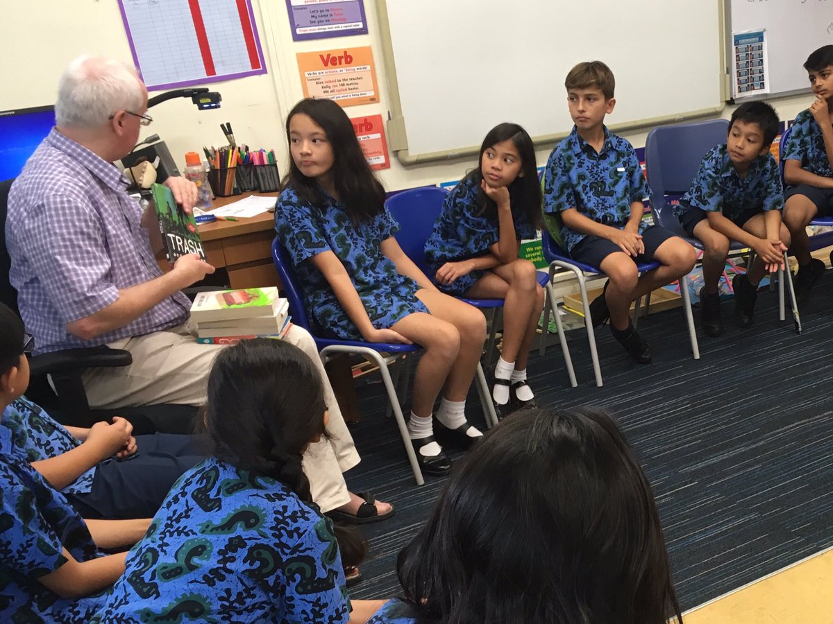 LynnMarieConno3's tweet photo. Y6 are so lucky to be learning from visiting author Andy Mulligan this week - such an amazing story teller! https://t.co/OWRLsde9cd