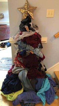 Well this is one way to reuse my old clothes #waronwaste okay maybe it's just what my washing pile looks like right now. Reposted from The Blue Dot Project 
#RockTheBlueDot #NoShame #RealMotherhood #mumlife #christmas #holidays #housework #christmastree #waronwant