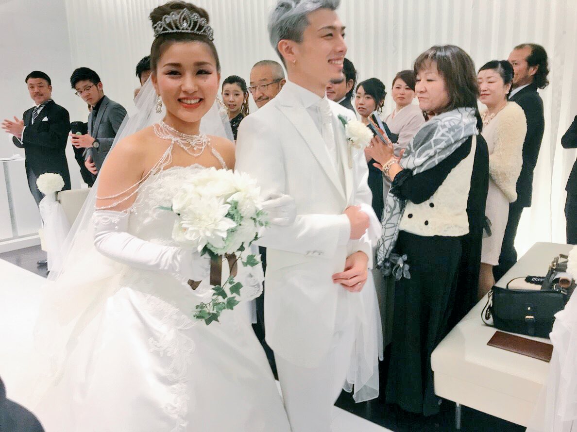 Mio Shibano Kawanaka On Twitter 2018 11 23 Fri 玲 澪 2人らしいド派手な 結婚式 2018 01 25に入籍をして 2018 11 23に晴れて結婚式をする事が出来ました 挙式 披露宴 第2披露宴 二次会 三次会 四次回 お忙しい中お時間割いて参列して頂いた