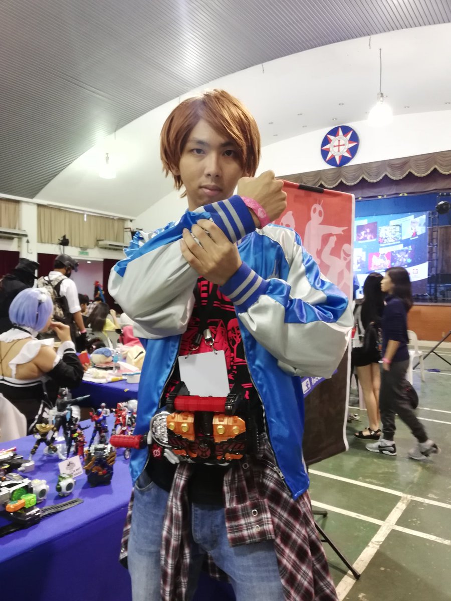 TatsuyaRyuto91's tweet photo. Day 2 as Banjou Ryuga, with the other Toku Cosplayer!!
#BanjouRyuga #otakyun2018 #tokucosplay #KamenRiderDiend #KamenRiderIchigo #KamenRiderSango #BeetBuster #BeetJStag https://t.co/bp4HIZ6MNM