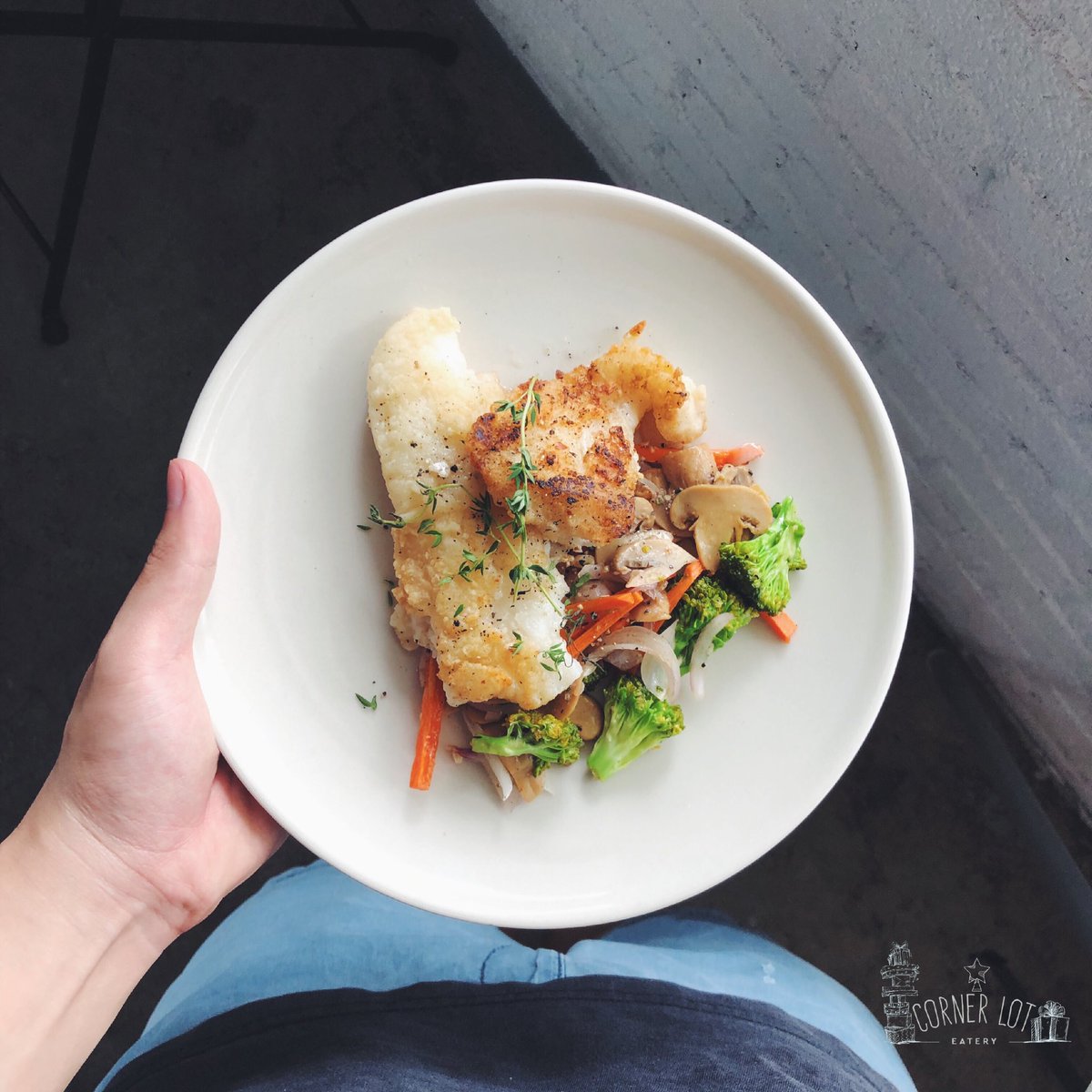 cornerloteatery's tweet photo. Panfried dory fish 🐟 with sauteed vegetables 🥦 and mushshrooms 🍄 for lunch, what about you guys? Pop by #CornerLotEatery and eat away the #MondayBlues 🙋‍♀️❤️ 
.
.
#starzvalley #nearinti #cafehopmy #cafehopkl #cafespotting #eatdrinkkl #bangi #usim #manipal #xmum #mesahill https://t.co/yCwKsJKRtC