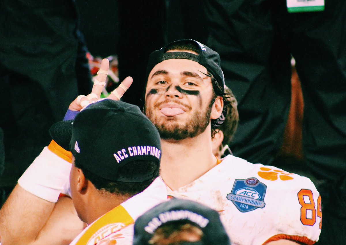 ashleylaurenpen's tweet photo. Mood x4 because 4x in a row!
#LiveMasStudentSectionChallenge
#LiveMasStudentSectionChallengeEntry https://t.co/vkcWXcGzwf