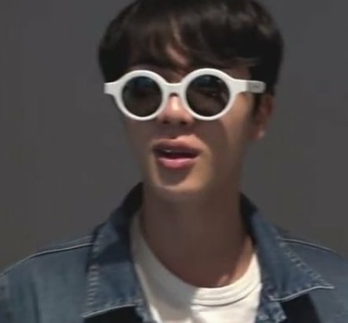 JungLusa1's tweet photo. #JinSelcaDay ITI MALAIA MEU DESUSO AS COISAS MAIS LI DAS DO MUNDO E ALIÁS BOM DIA O DIA NÃO ESTÁ LINDO MAS VOCÊ ESTÁ #siame https://t.co/Q2Tg2MRxfB