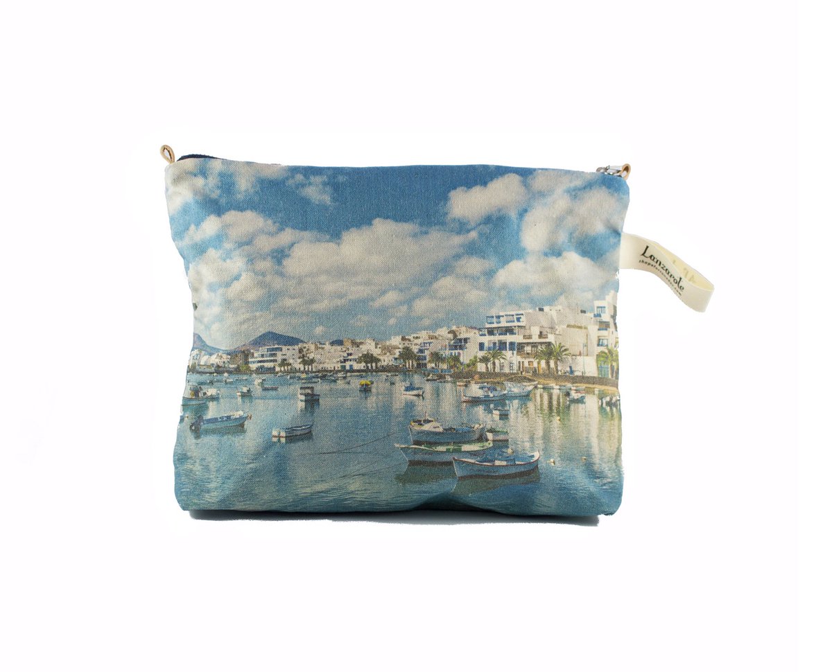 ShopAfortunadas's tweet photo. ¿Conoces los nuevos pouches dedicados a Lanzarote? Ahora El Charco de San Ginés y La Playa de Famara tienen nuevo bolso en la colección de Afortunadas https://t.co/yxWZFDsNHU
