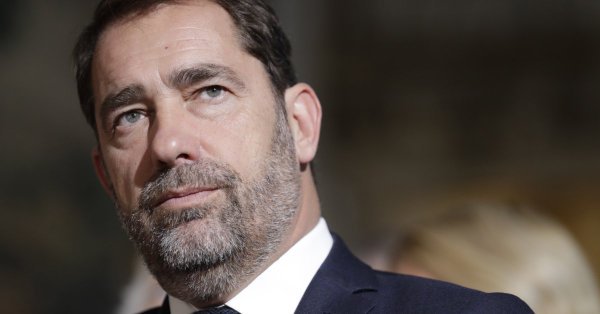 est260479's tweet photo. On s'est planté sur la com,  dit C. Castaner. C'est à ses phrases qu'on peut mesurer la cécité du régime. Ce n'est pas sur la com, c'est sur les mesures prises, sur la répartition de la richesse, la répartition de l'effort, le démantèlement du système de protection social. STOP https://t.co/zcmzd7VdFJ