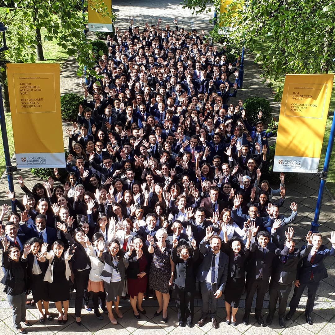 CambridgeMBA's tweet photo. 51 nationalities started a journey 80 days ago: 206 new friends + c70 faculty at their fingertips. Programmes, teams, management praxis, bridgemas, formals, punting, 800 yrs history. #thecambridgeexperience #countdown #collaboration #CJBSlife #friends  https://t.co/mlP05UFgt5 https://t.co/Z6XJeE5QpD