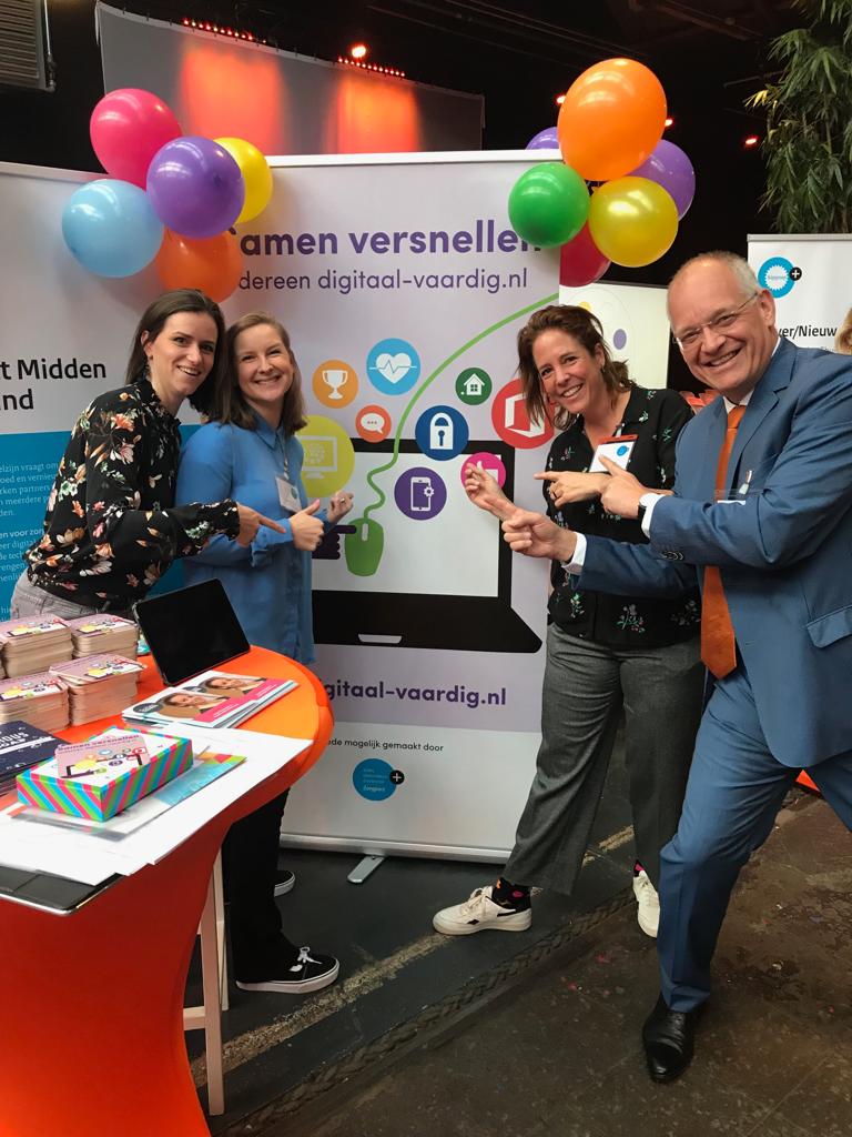 utrechtzorg's tweet photo. 'Iedereen https://t.co/GpPlTJCxOZ' is aanwezig op de Landelijke Werkdag @Zorgpact. @egerrit is zo te zien enthousiast! @sHeerenLoo @SuusNijmegen #LWD2018 #zorgpactmiddennederland https://t.co/VOBV7aqsnt