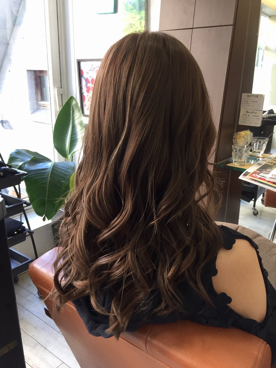 Yu 細かくハイライト入れたヌーディーベージュ Hairstyle ヘアカラー 美容師
