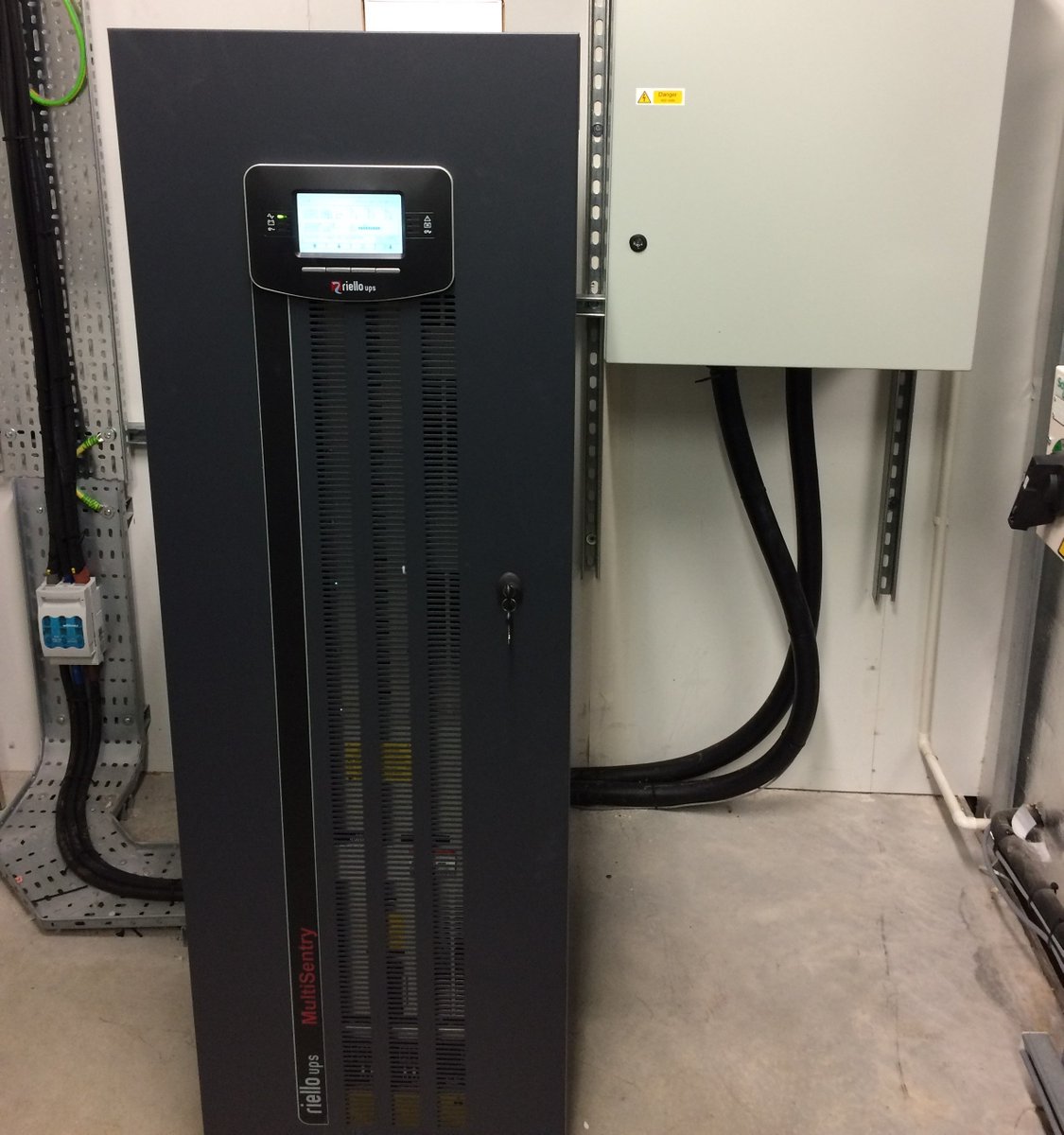 dcresponseuk's tweet photo. DCResponse where at Bristol University Vet School in Langford last week installing this Riello Multi Sentry.
#universities #vets #upssystems #riello https://t.co/3VBsl5Gnn1