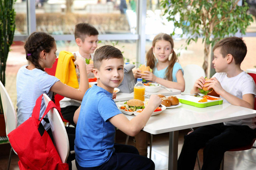 parents's tweet photo. Does Your Kid's Cafeteria Have a 'Share Table'? Here's Why It Should https://t.co/BCICXBJpLS https://t.co/0y6piH1NuK