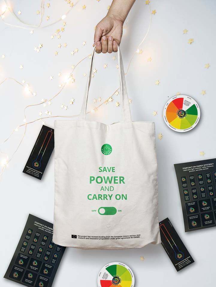 🎄🎁#Giveaway: Ready to win S2A gifts?  #H2020
Like, retweet &amp; answer in comments: “How many chapters does S2A #elearning have?”
All participants get thermometer+ #energysaving wheel
3 winners will also get S2Atotebag!
Find the answer bit.ly/2DYFlch