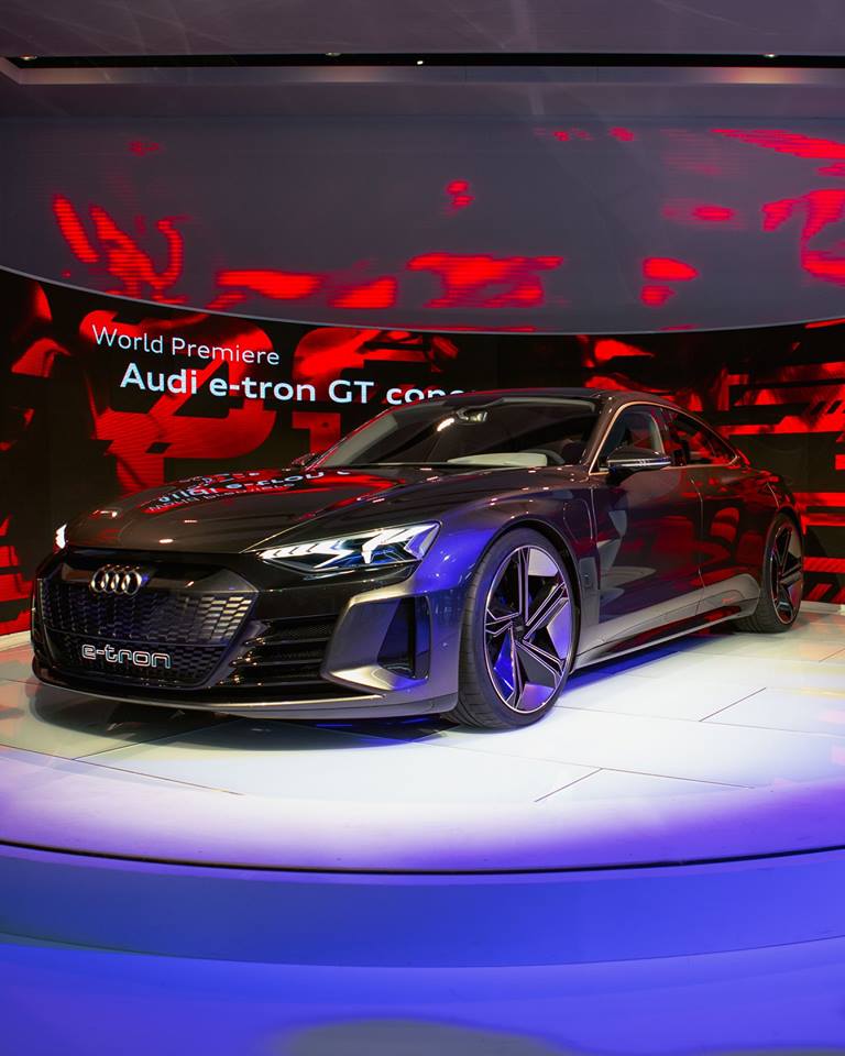 De #Audi e-tron #GT komt in 2020 op de markt, na de recent geïntroduceerde Audi e-tron #SUV en de Audi e-tron Sportback, die voor volgend jaar op de agenda staat. Zoals een echte Gran Turismo betaamd, is het model laag en breed.
dewaalautogroep.nl/audi/nieuws/la…