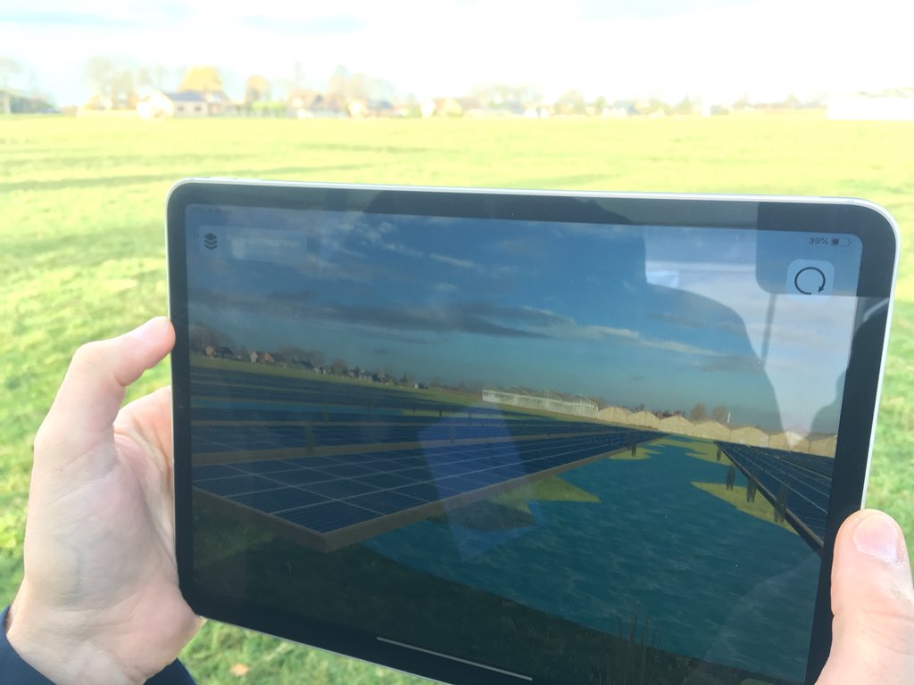 Vrijdag in een echt weiland. Vandaag bij congres #nederlandveranderdt <a href="/erfgoedenruimte/">Erfgoed & Leefomgeving RCE</a> test nieuw energielandschap (zonnepanelen, biomassa, wind) <a href="/NOHNIK_NL/">NOHNIK</a> in kader ontwerpprogramma Erfgoed &amp; Ruimte <a href="/StimuleerFonds/">Stimuleringsfonds Creatieve Industrie</a> Hoe maak je discussie over energielandschap voelbaar? #AR