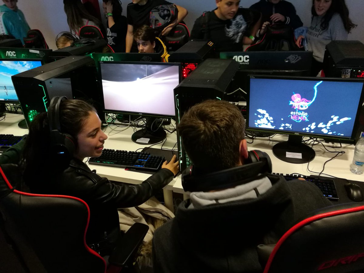 Los alumnos de 4º ESO Y 1º de Bach. acudieron el pasado viernes a Talent Woman, una actividad donde pudieron conocer a mujeres de diversos ámbitos y sus respectivos trabajos y logros.