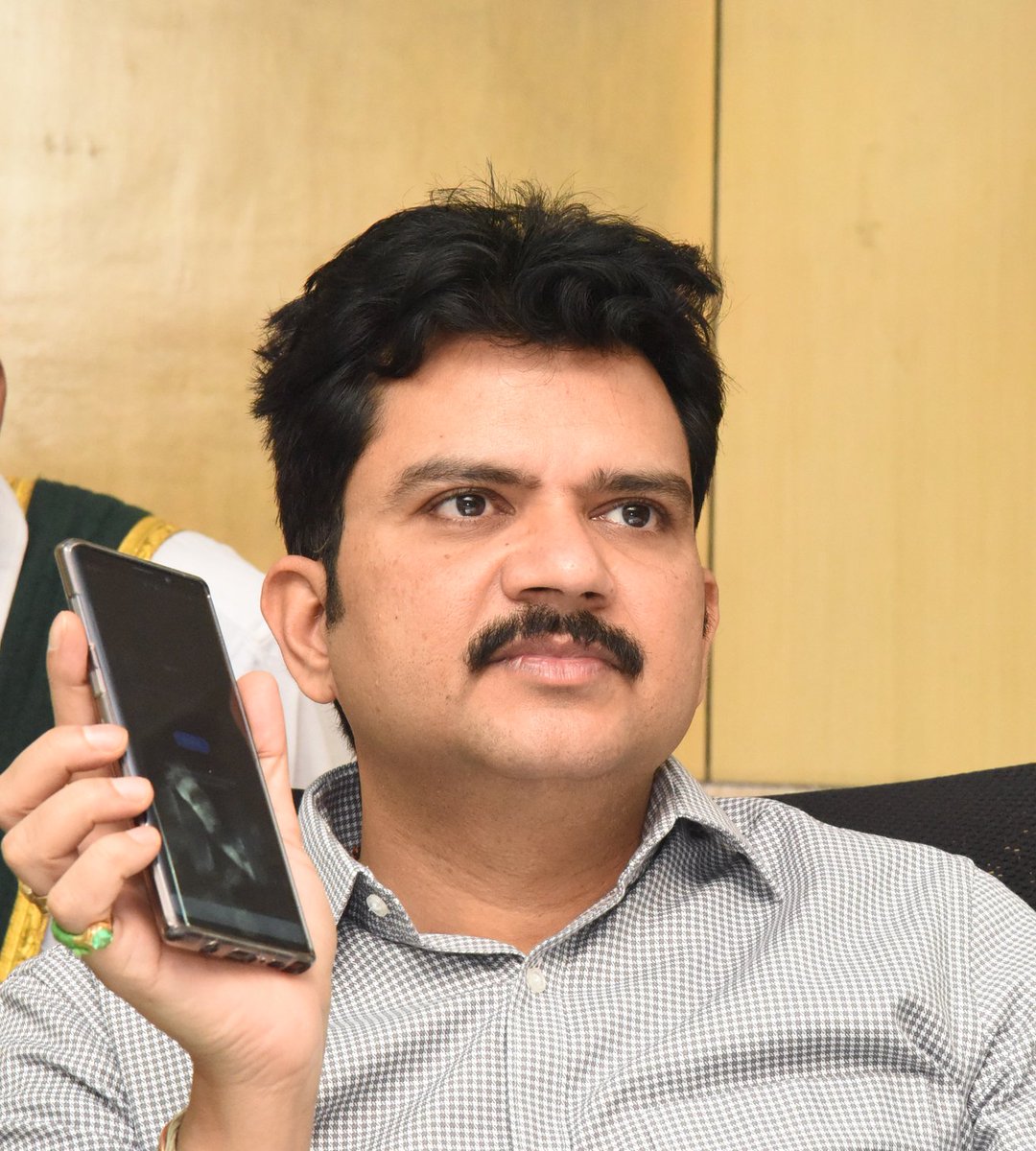 DEOSRD's tweet photo. తేది 07-12-2018 రోజున జరుగు శాసనసభ ఎన్నికల ప్రక్రియను ఎప్పటికపుడు
పరియవేక్షిచుటగాను  తేది 02-12-2018 రోజున జిల్లా కలెక్టర్ ఎ౦.హనుమంత రావు గారు
కల్లెక్టరేటే సిబందితో అత్యవసర సమావేశం నిర్వహించి తగుసుచనలు జారి చేసినార #SangareddyDistrict. https://t.co/2sTQOITiLW