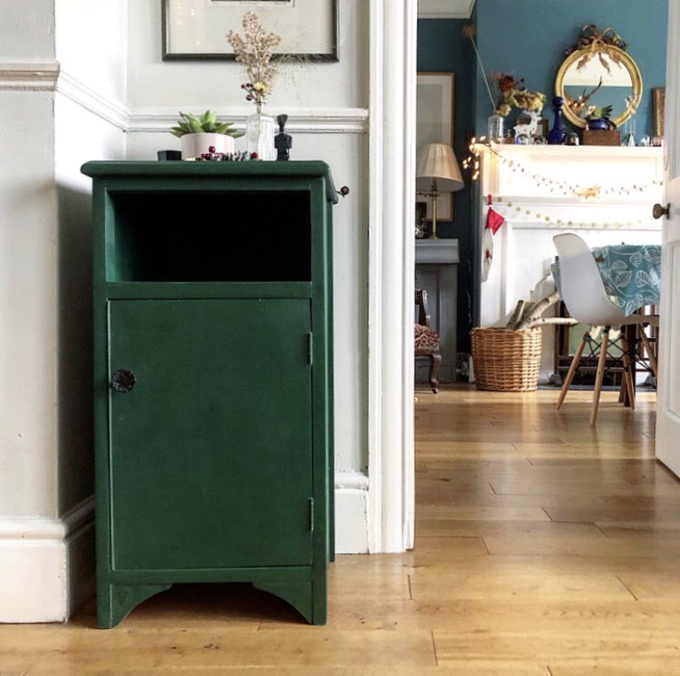 Findshopstudio's tweet photo. This handsome 1930’s locker was crying out for a paint job, I think he looks pretty smart in his new seasonal  #amsterdamgreen colour.
Painted waxed and ready to go to a new home.#cowslane
#paintedfurniture  #xmasinteriors #uniquegoods #storage #interiordesign #interiorstylist https://t.co/zefxU5Njed