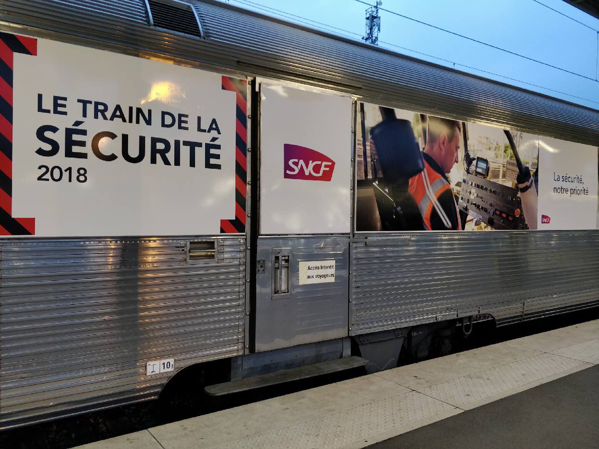Fre_Guichard's tweet photo. ⚠️ PRIORITÉ SÉCURITÉ ⚠️
Aujourd'hui à Amiens, on inaugure le #Trainsécurité, un train pédagogique et marquant pour sensibiliser les agents @SNCF aux règles qui sauvent.
Le train sera présent en gare Lille Flandres à partir de demain et accueillera 1000 agents #SNCF. https://t.co/l1BaEZZsSs