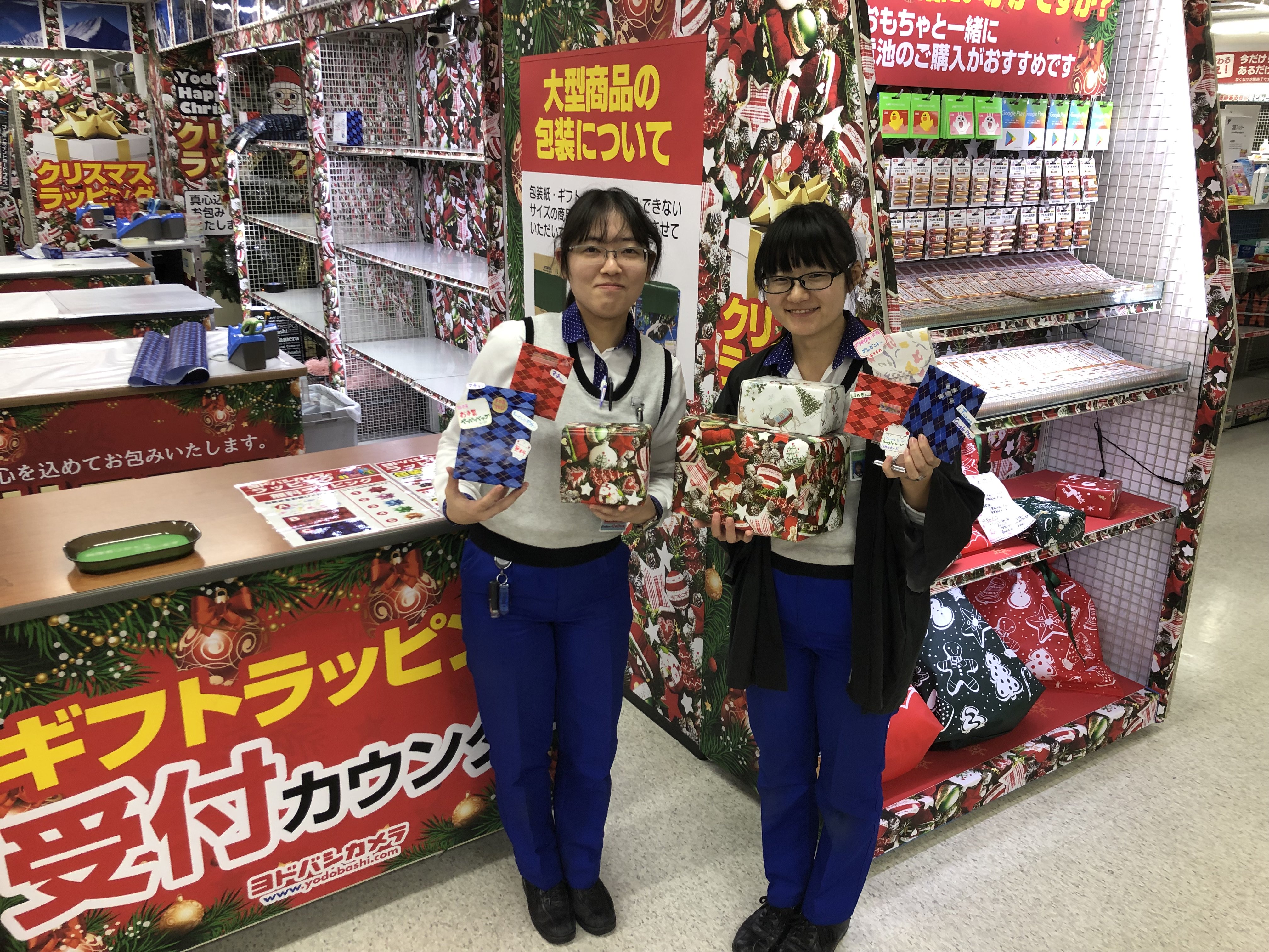 ヨドバシカメラ 新宿西口本店 クリスマスラッピング承ります ヨドバシ カメラ新宿西口店myビル2階にて 当店でお買い物頂いた商品のラッピングを承っています 有料のラッピングサービスから無料のラッピングまでご用途に合わせて ラッピング致します