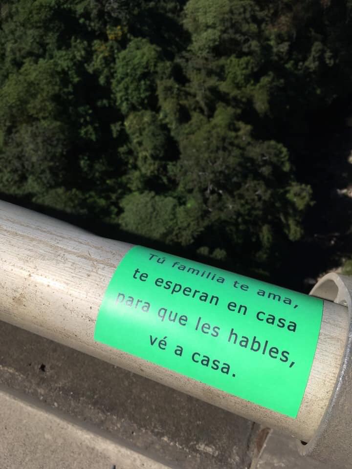 Kena1893's tweet photo. Una amiga tuvo esta hermosa iniciativa para poner en el puente del Saprissa 💕 https://t.co/fXDxB5eqfh