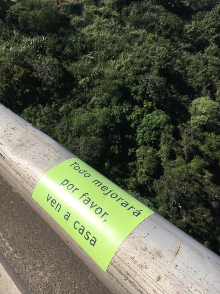 Kena1893's tweet photo. Una amiga tuvo esta hermosa iniciativa para poner en el puente del Saprissa 💕 https://t.co/fXDxB5eqfh