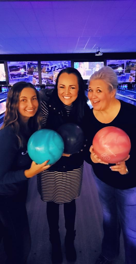 DebbieLee4410's tweet photo. Such a Fun Store Party! LOVE OUR TEAM! Bowling Fun! #TEAM10 #ChristmasParty #THDROCKS https://t.co/O1EGNnZT45