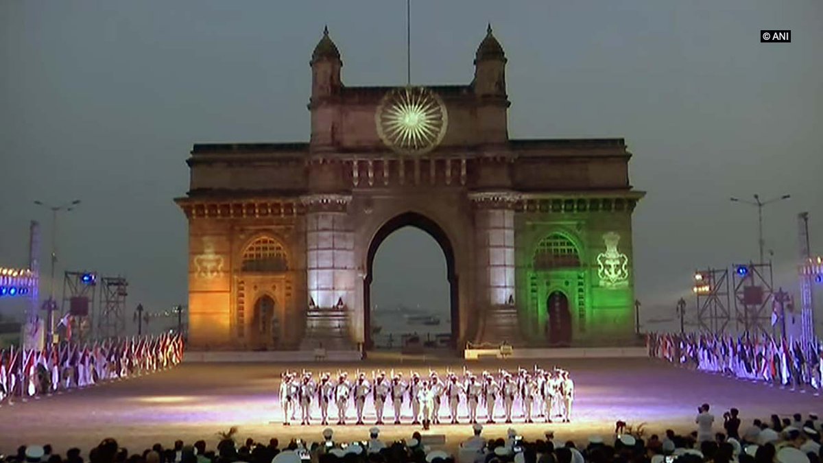News_Pictures1's tweet photo. #Mumbai: Indian Navy rehearsed for 'Beating the Retreat' yesterday, as part of the Navy Day celebrations on December 4, at Gateway of India. https://t.co/Nn7zblgMFt