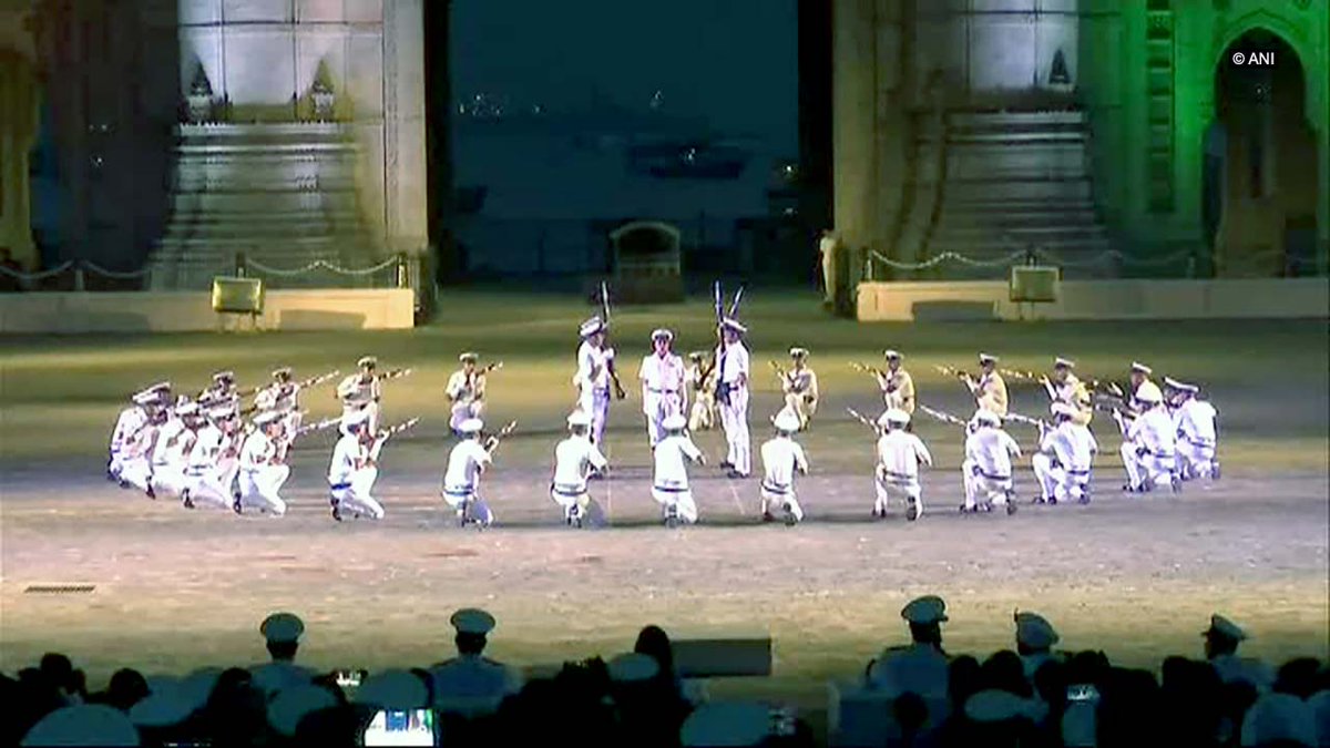 News_Pictures1's tweet photo. #Mumbai: Indian Navy rehearsed for 'Beating the Retreat' yesterday, as part of the Navy Day celebrations on December 4, at Gateway of India. https://t.co/Nn7zblgMFt