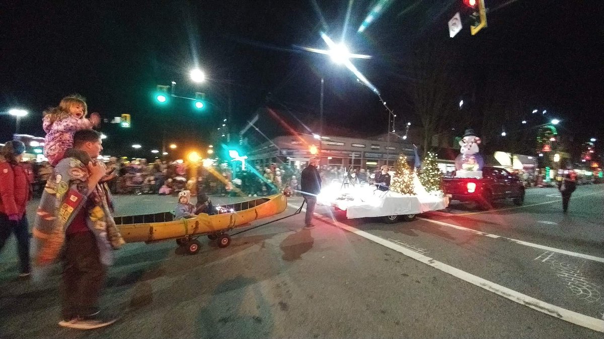 1stHaney's tweet image. Check out our #paradefloat with the #bigdipper, smoking #campfire and #canoe in tow! Great turnout #MapleRidge @scoutscanada @MapleRidgeNews